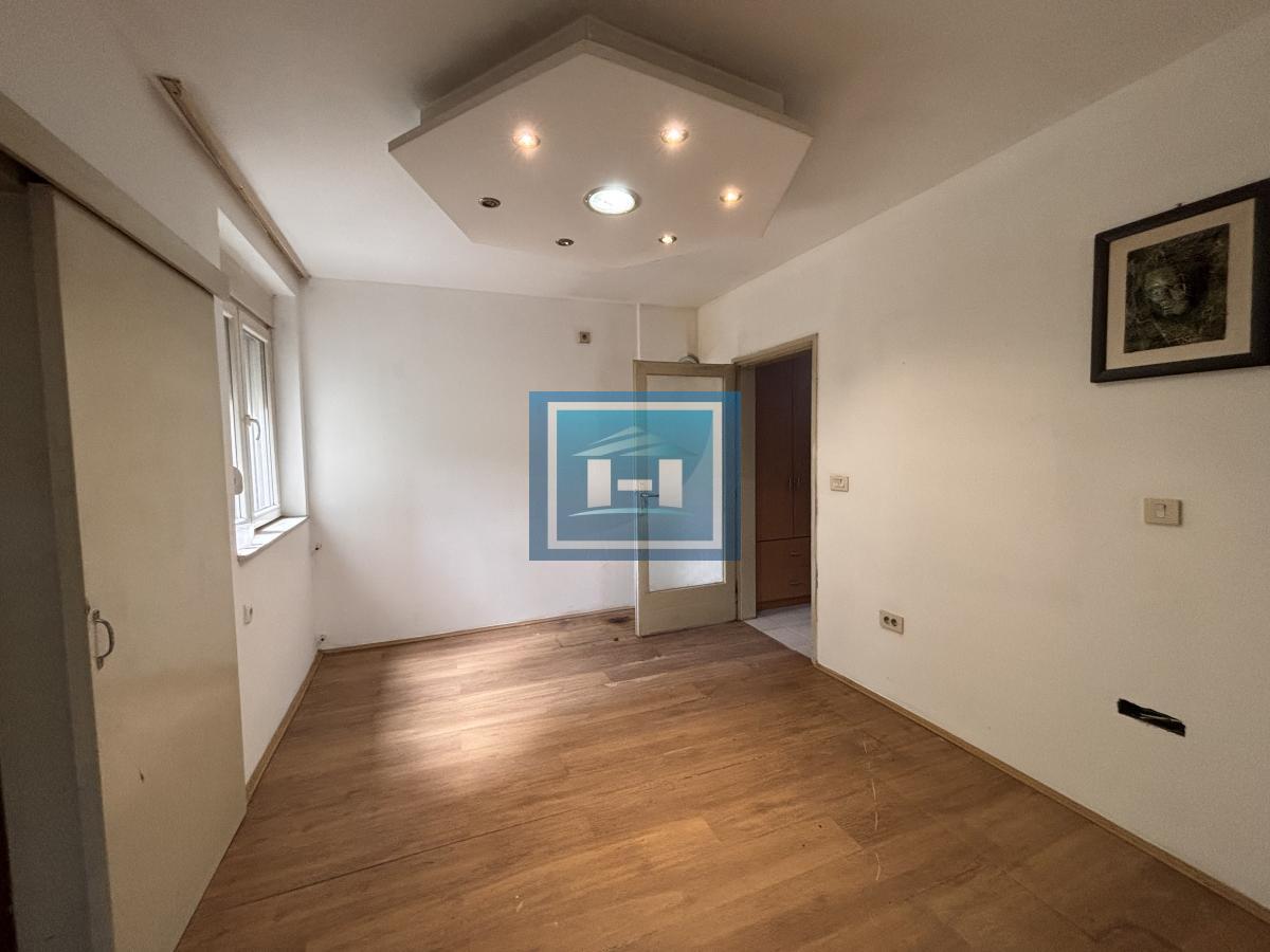 Izdaje se komforan stan -200e