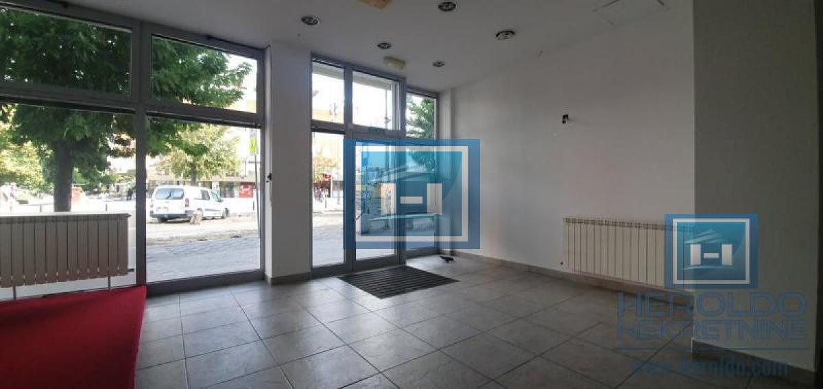 Izdavanje poslovnog prostora u strogom centru Jagodine – odlična lokacija, 171 m²