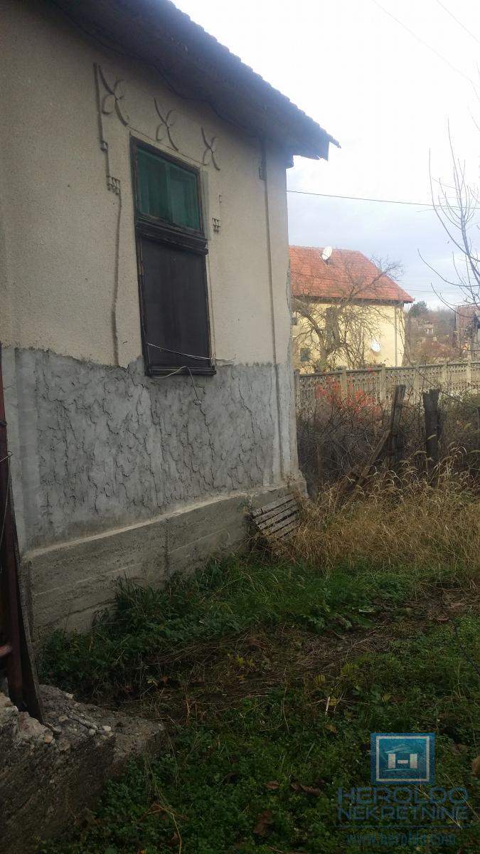 Starija kuća u centru sela Vojska
