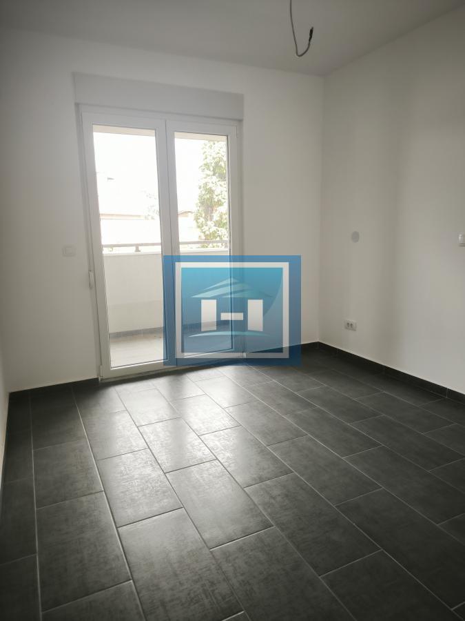 IZDAJE SE NOV, PROSTRAN STAN U CENTRU ĆUPRIJE – IDEALAN ZA PORODICE, FIRME I PRIVATNE DELATNOSTI