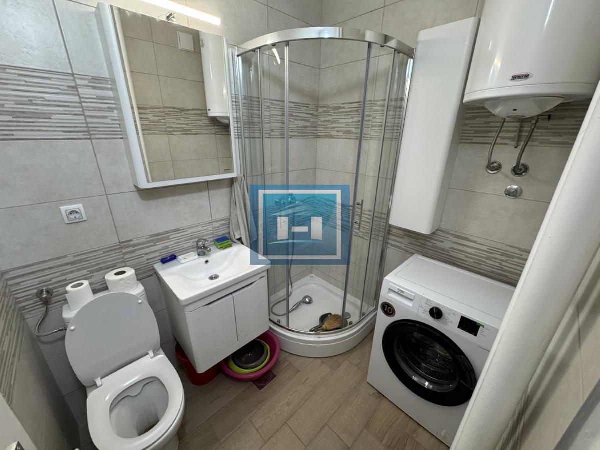 Prelep stan na Voždovcu – terasa + parking + prvi sprat!