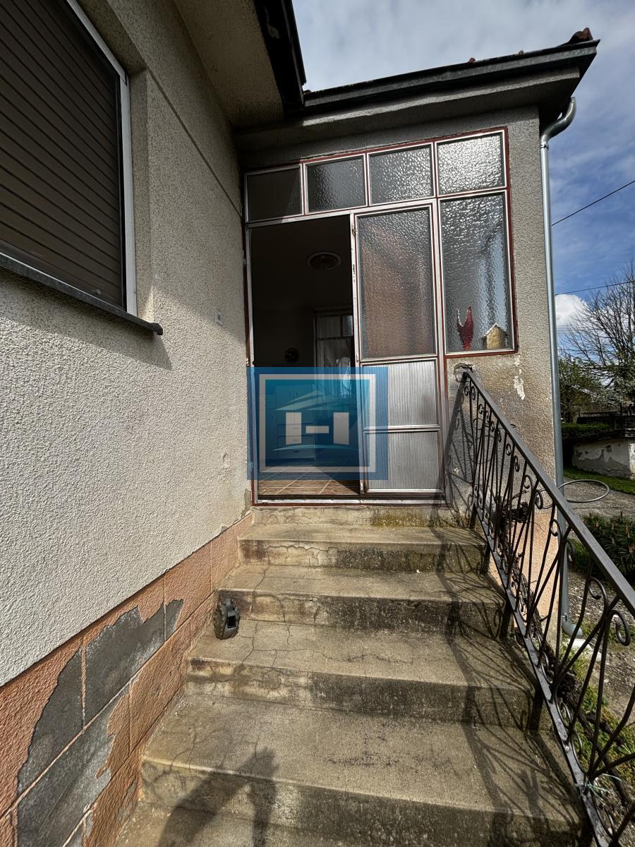 Kompletno seosko domaćinstvo na 7 km od Jagodine