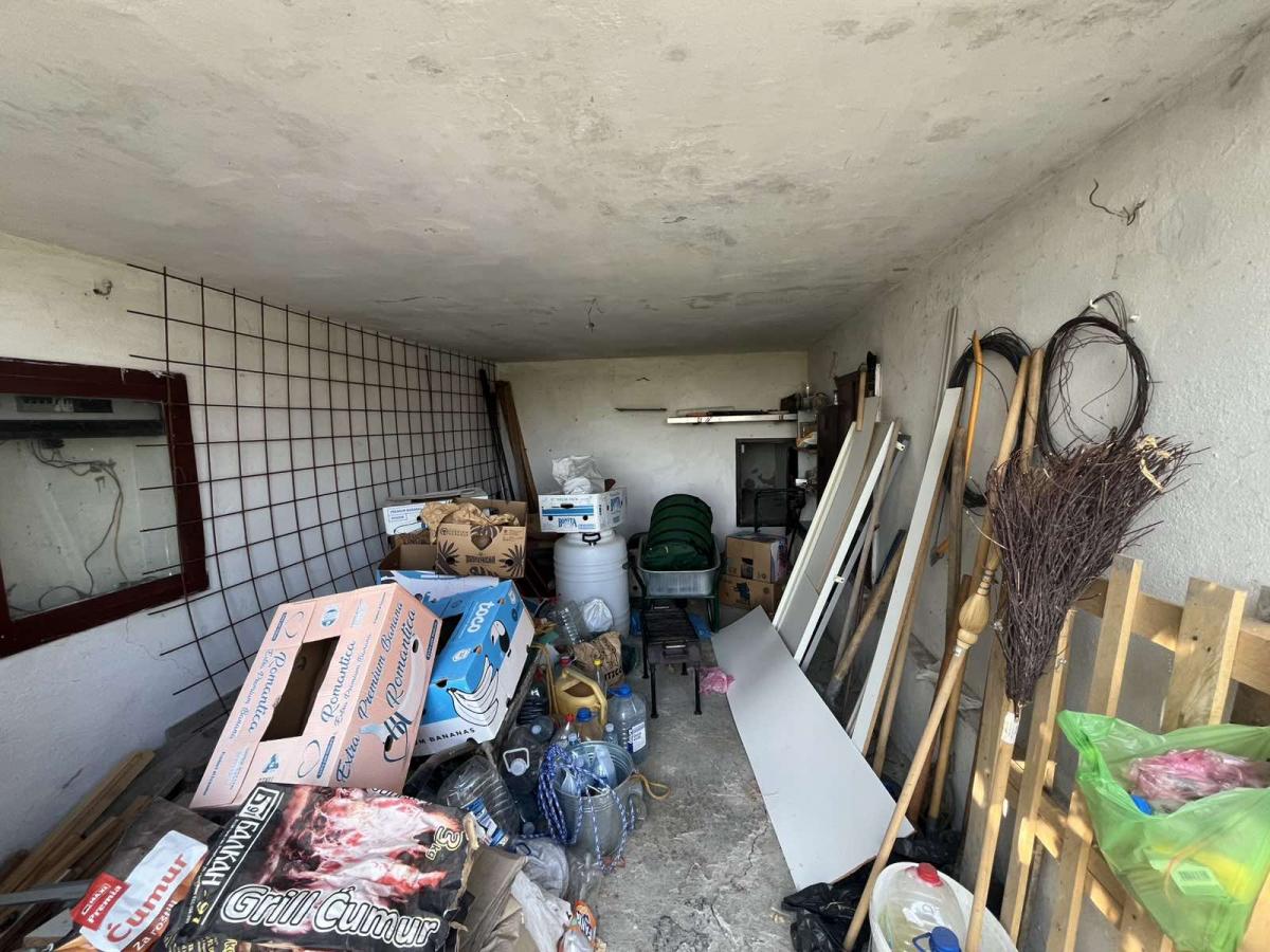 Vikendica sa prelepim pogledom okružena zelenilom.