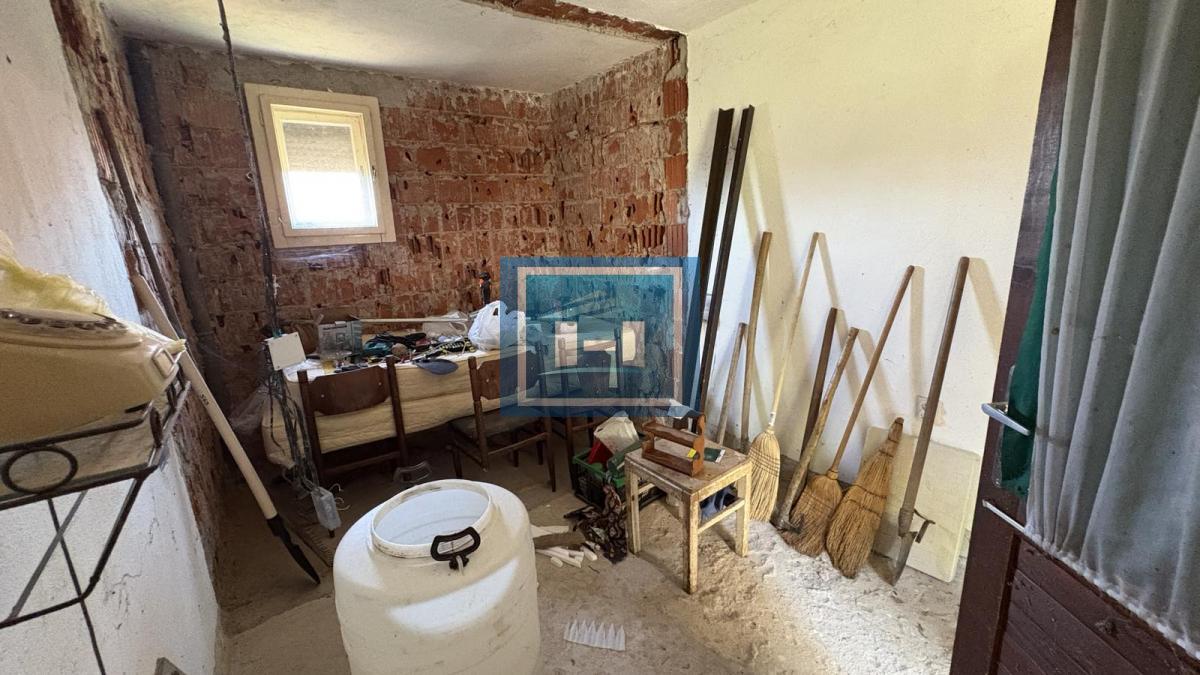 KUĆA SA ZEMLJIŠTEM – MIR I PRIRODA NA SAMO 10 MINUTA OD GRADA