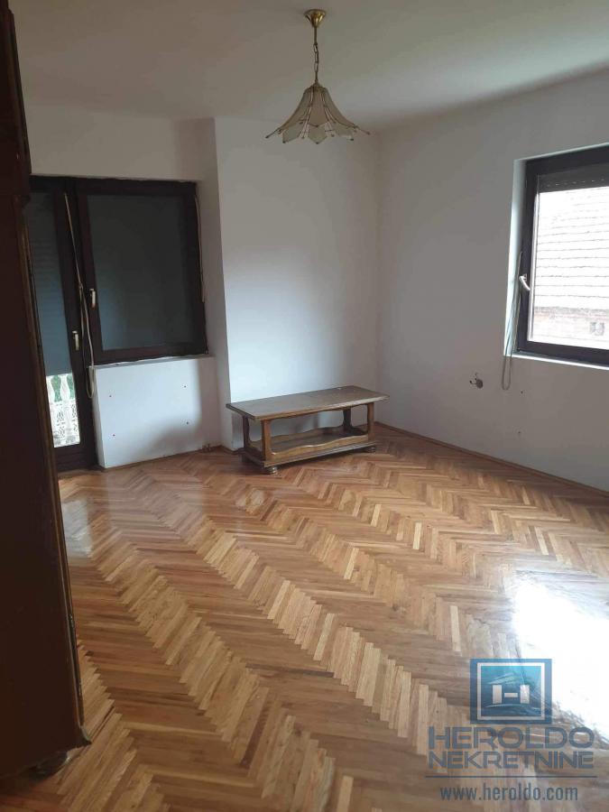 Kompletno seosko domaćinstvo u Sedlaru