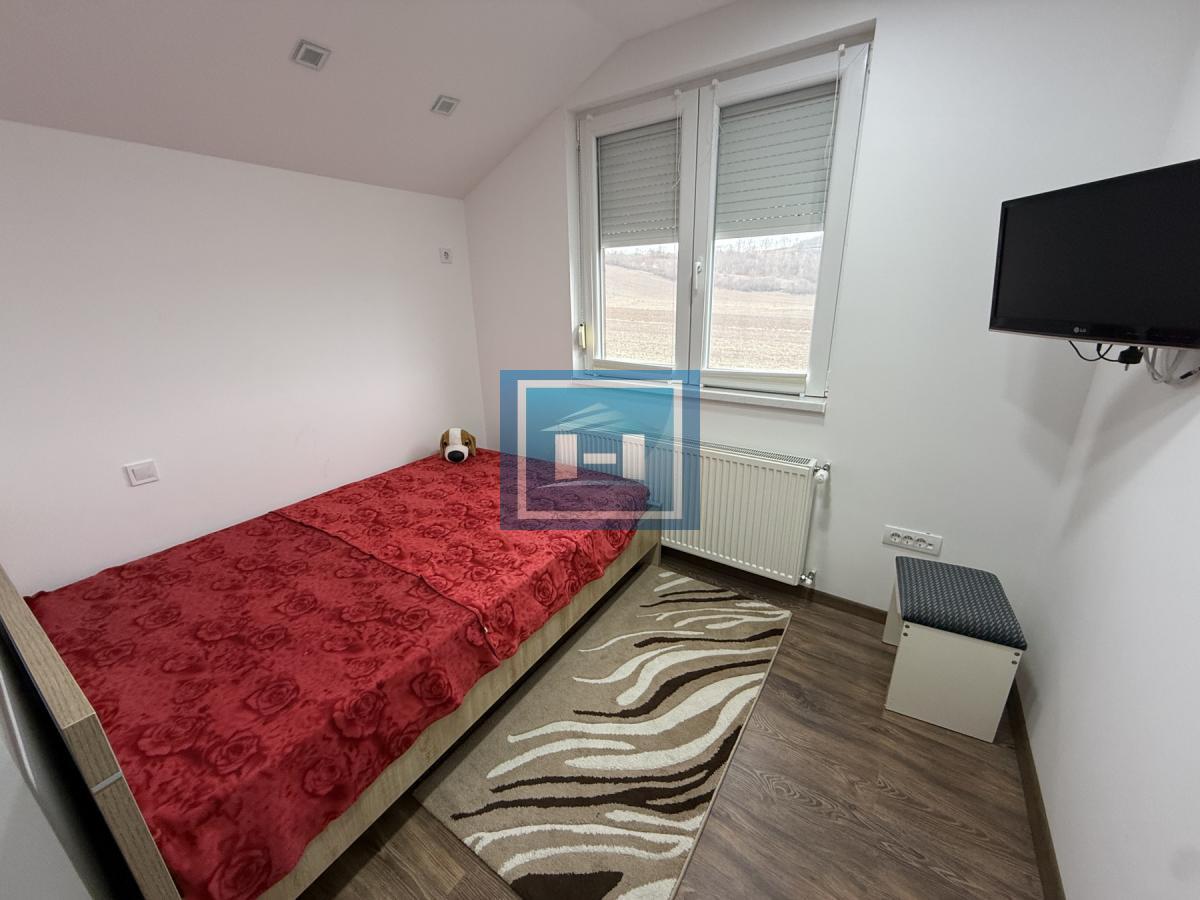 Dve kuće u Glavincima sa velikim imanjem -samo 8 km od grada