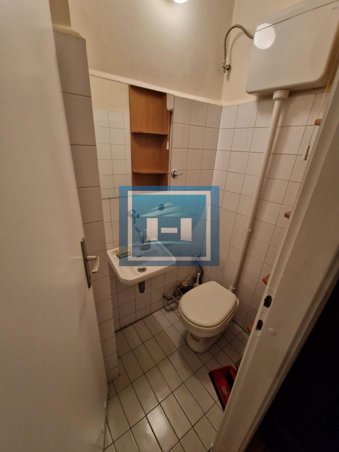 Vračar (Crveni krst) – renoviran stan sa slobodnim parkingom