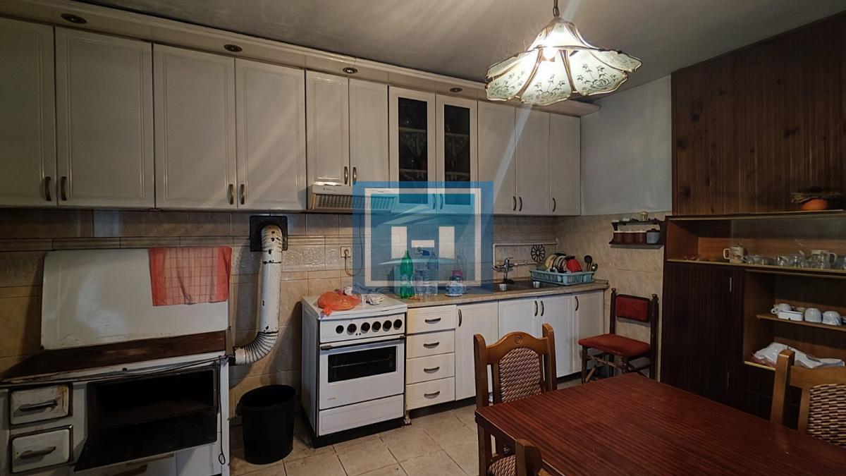 Kuća u centralnom delu Batočine pogodna za višečlane porodice