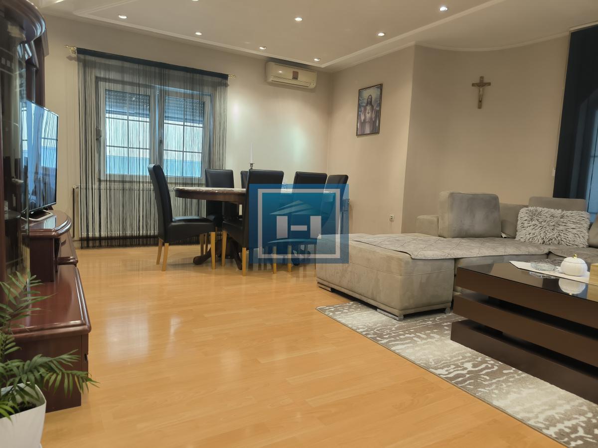 Na prodaju – Luksuzna porodična kuća