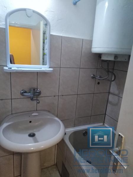 Stan za izdavanje, Sarina međa