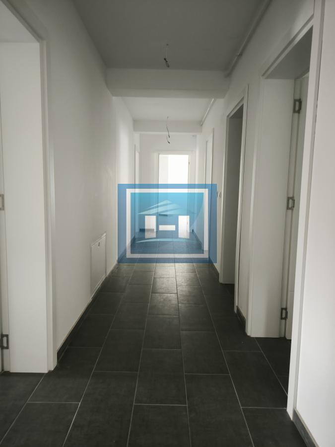 IZDAJE SE NOV, PROSTRAN STAN U CENTRU ĆUPRIJE – IDEALAN ZA PORODICE, FIRME I PRIVATNE DELATNOSTI