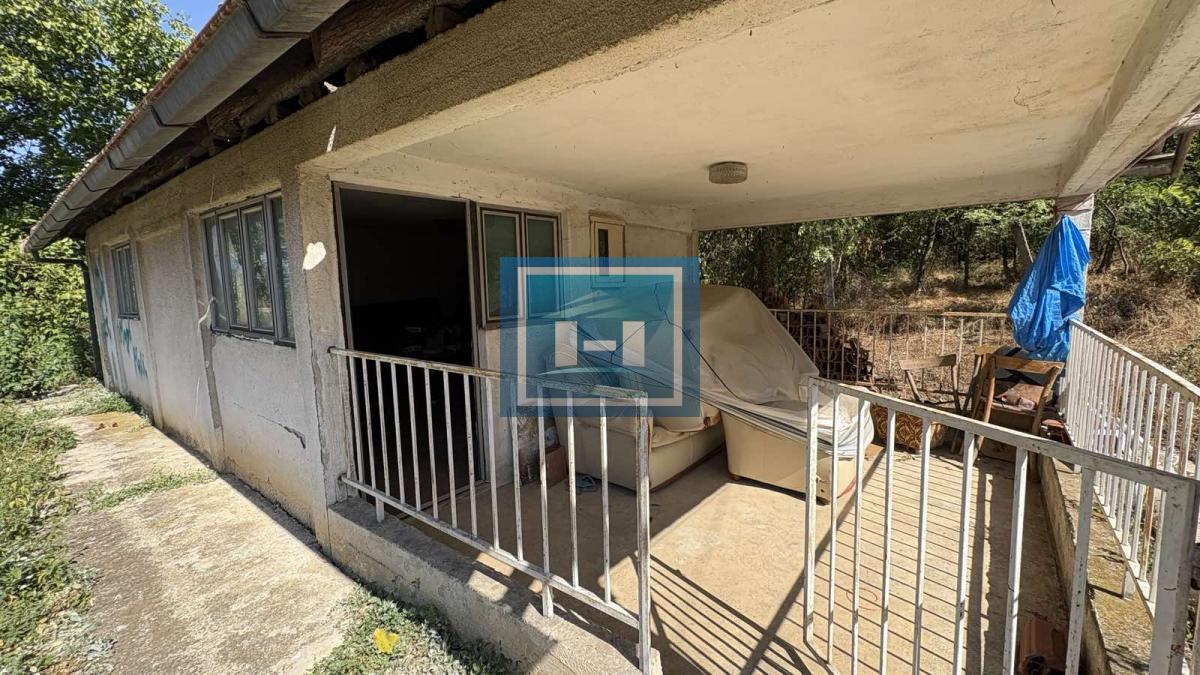 KUĆA SA ZEMLJIŠTEM – MIR I PRIRODA NA SAMO 10 MINUTA OD GRADA