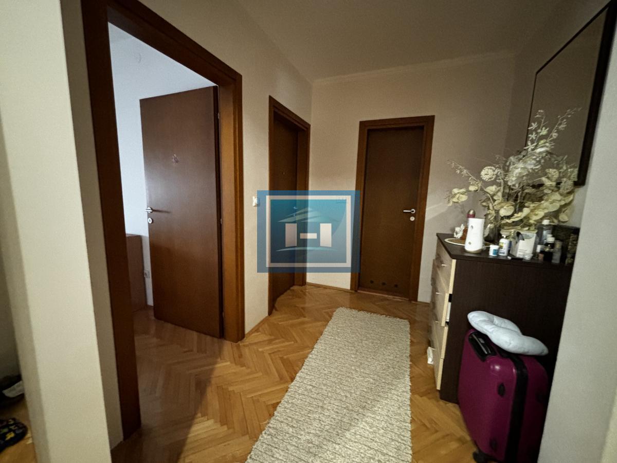 Prelep komforan stan u strogom centru Jagodine – idealna lokacija!