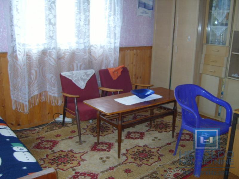 Kuća za renoviranje u Majuru sa pomoćnim objektom do glavnog puta