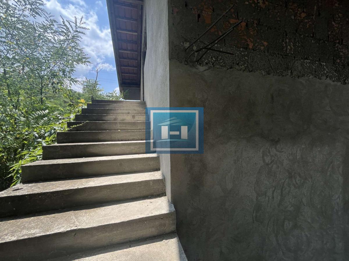 Kuća na 20a placa  odmah pored izletišta Potok