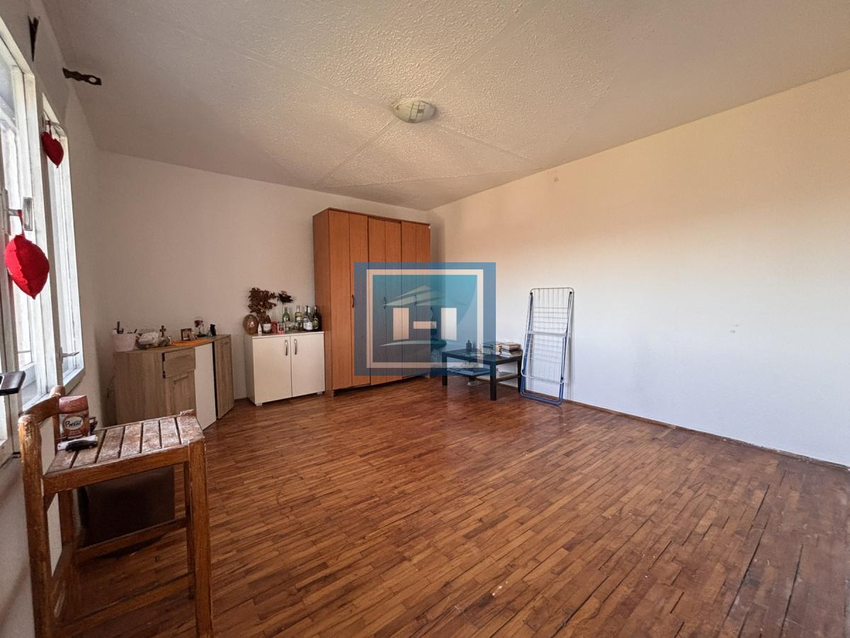 Seosko domaćinstvo – kuća preko 300 m² na placu preko 30 ari