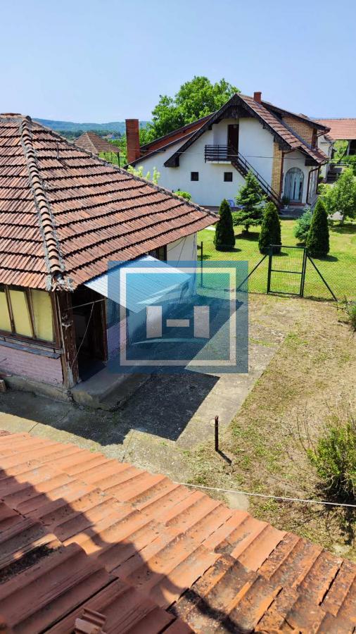 Domaćinstvo u okolini Jagodine sa 4 objekta na prostarom placu od 47 ari