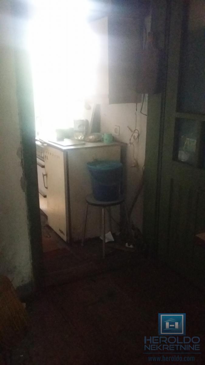 Starija kuća u centru sela Vojska