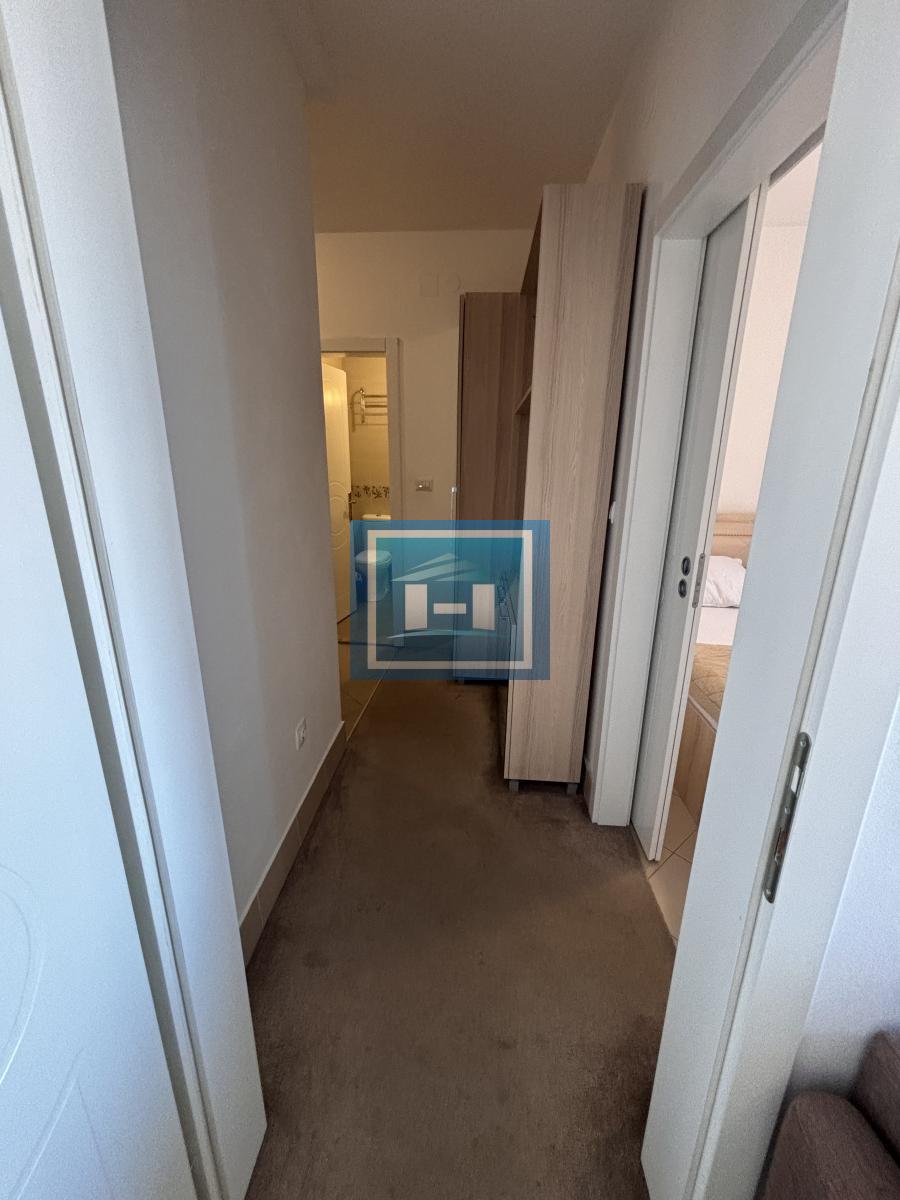 Izdajemo kompletno namešten  dvosoban stan u Wingu