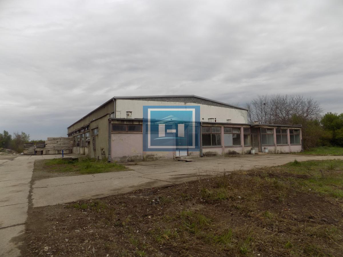 Hala za renoviranje sa kancelarijskim delom