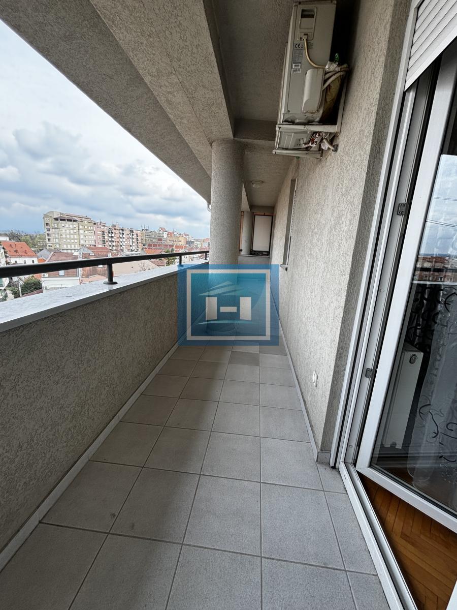 Prelep komforan stan u strogom centru Jagodine – idealna lokacija!