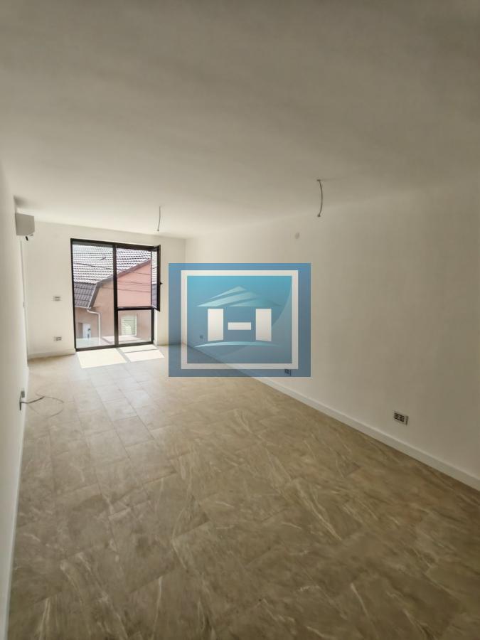 Odmah useljiv trosoban stan u novogradnji