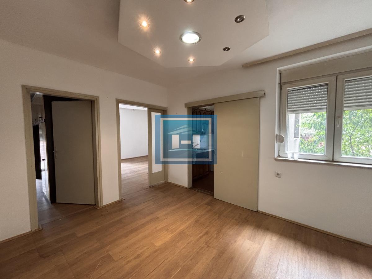 Izdaje se komforan stan -200e