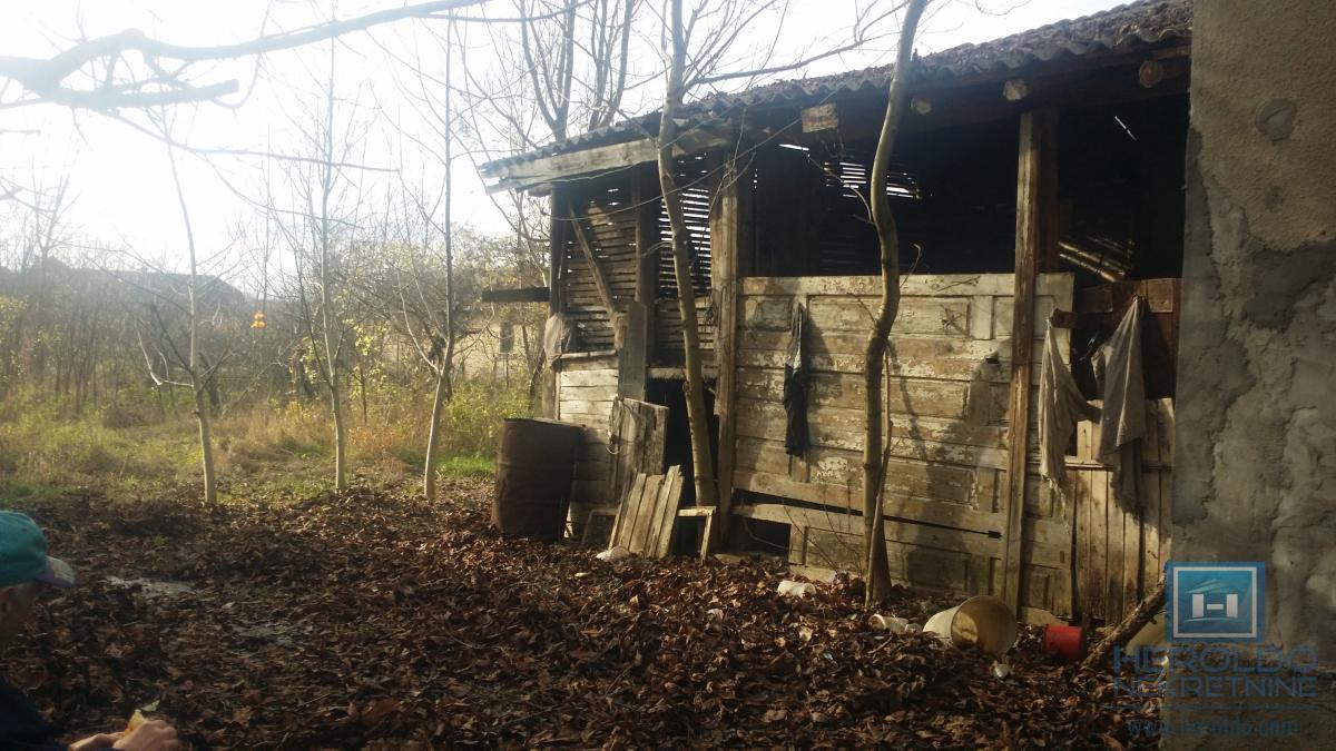 Starija kuća u centru sela Vojska