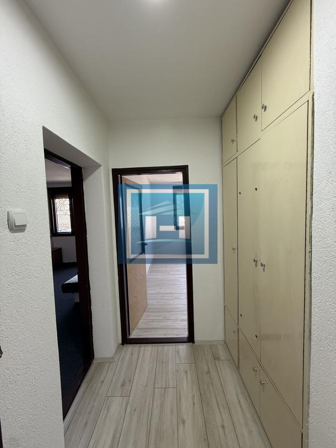 Renoviran stan na mirnoj lokaciji – spreman za useljenje