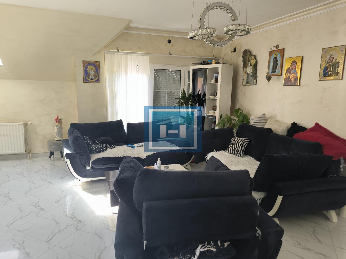 Idealno za preduzetnike – Kuća sa halom i vagom do 60 tona!