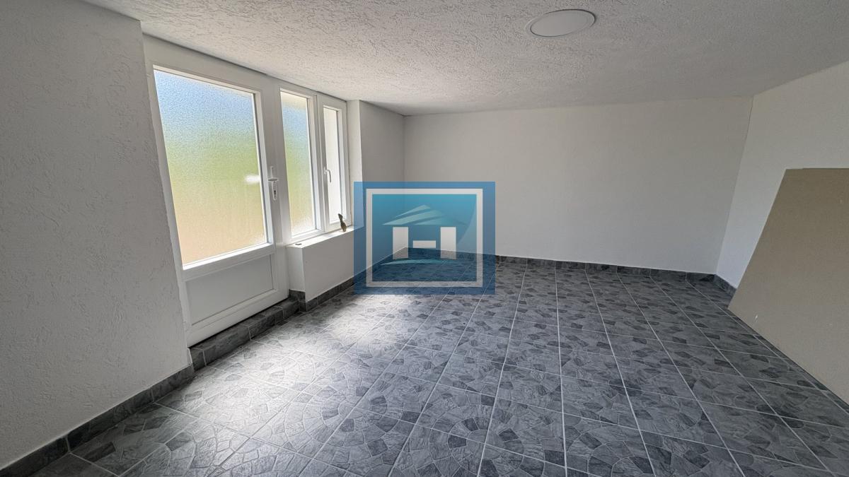 Na prodaju seosko domaćinstvo – dve renovirane kuće na placu od 169.83 ari