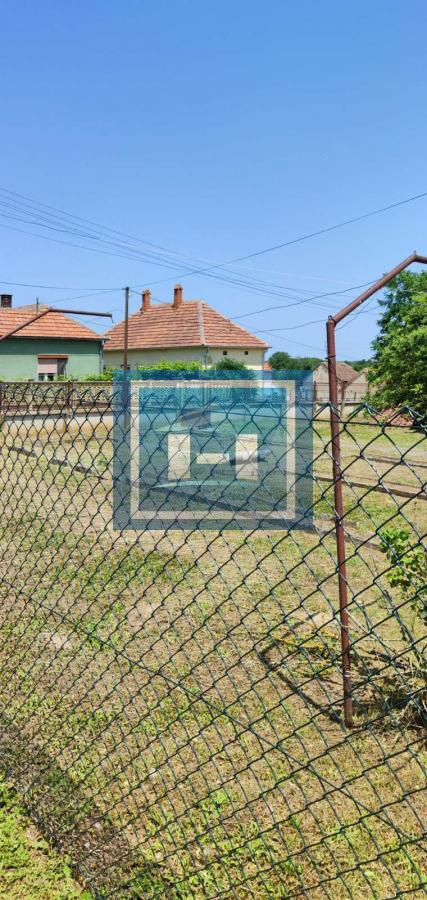 Domaćinstvo u okolini Jagodine sa 4 objekta na prostarom placu od 47 ari