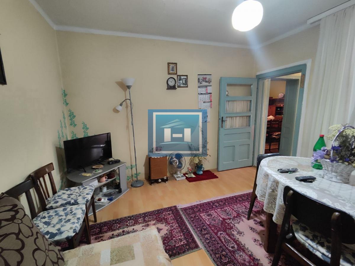 Useljiva porodična prizemna kuća na 2 km od grada