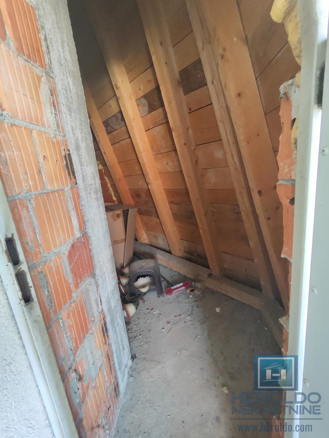 Trosoban stan u blizini Akva parka