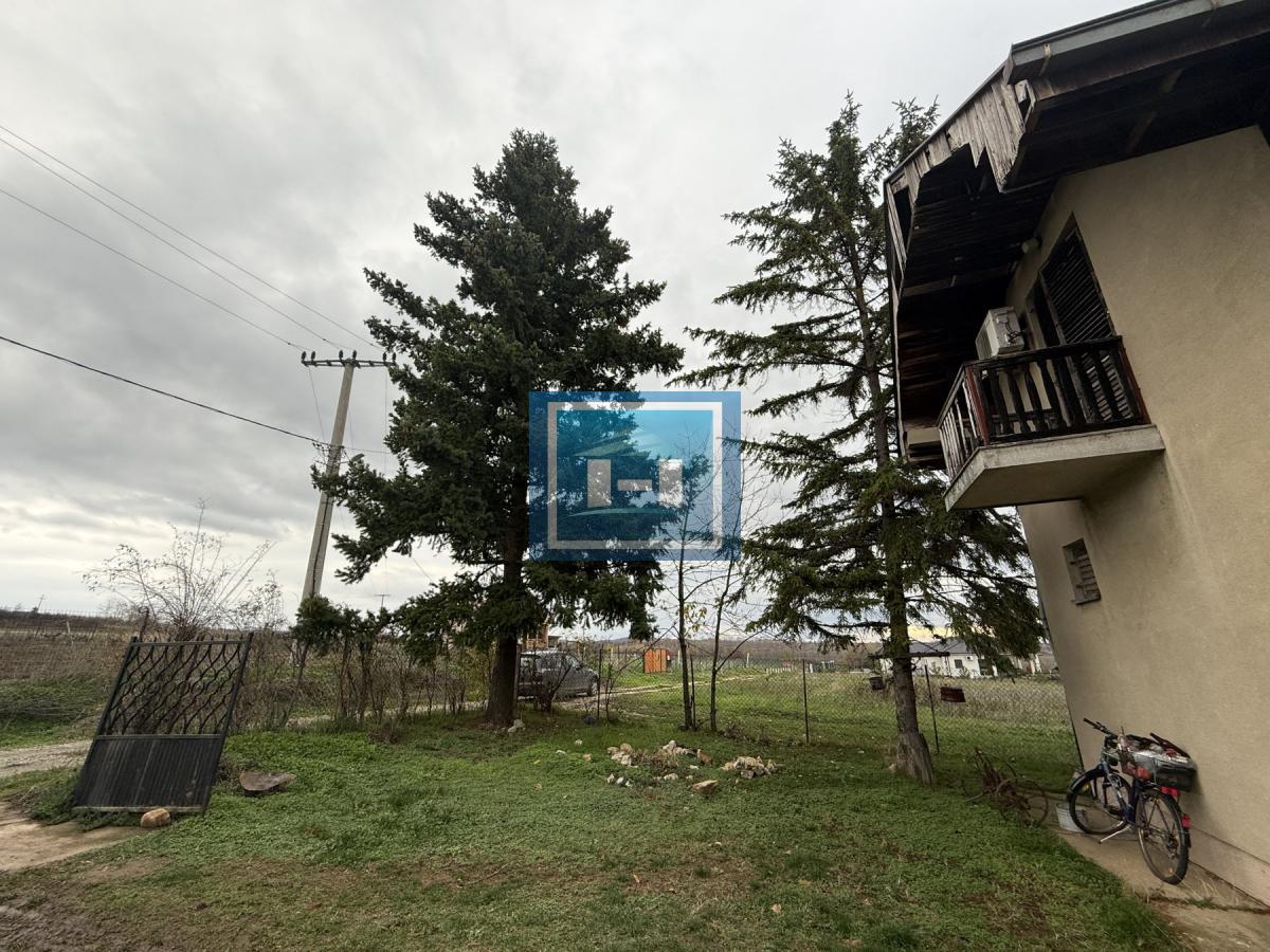 Kuća u okolini Jagodine na dva nivoa odmah useljiva sa svim priključcima