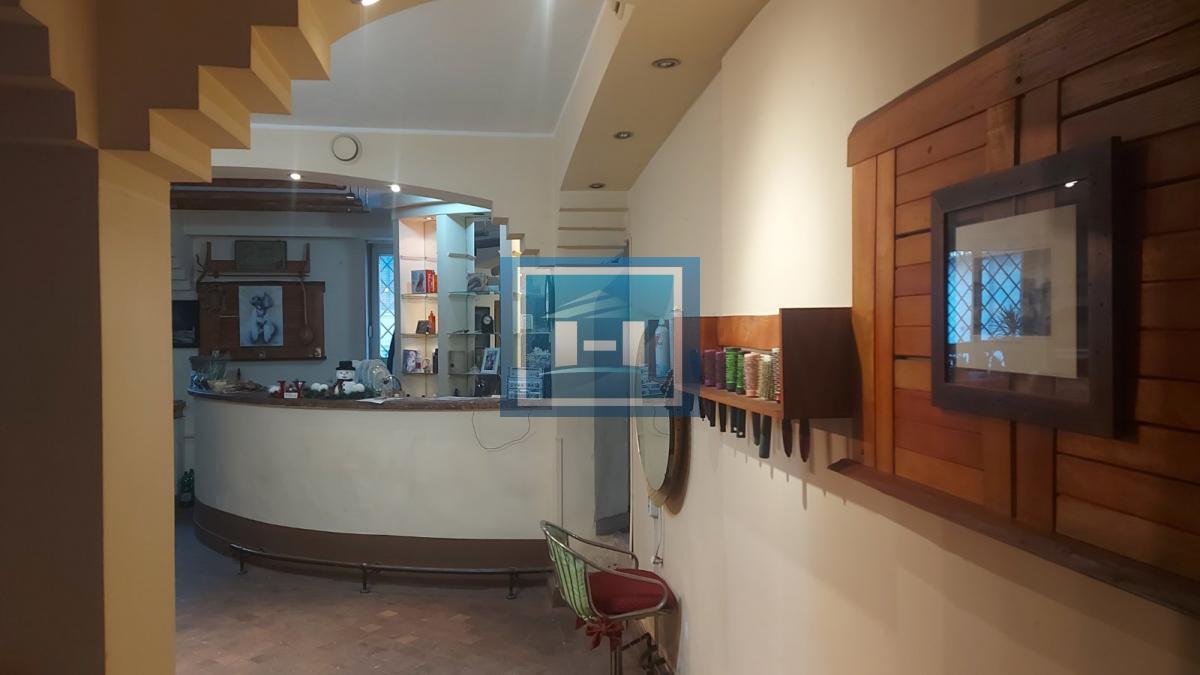 Vračar, Hram – 66m2 + dvorište, top investicija