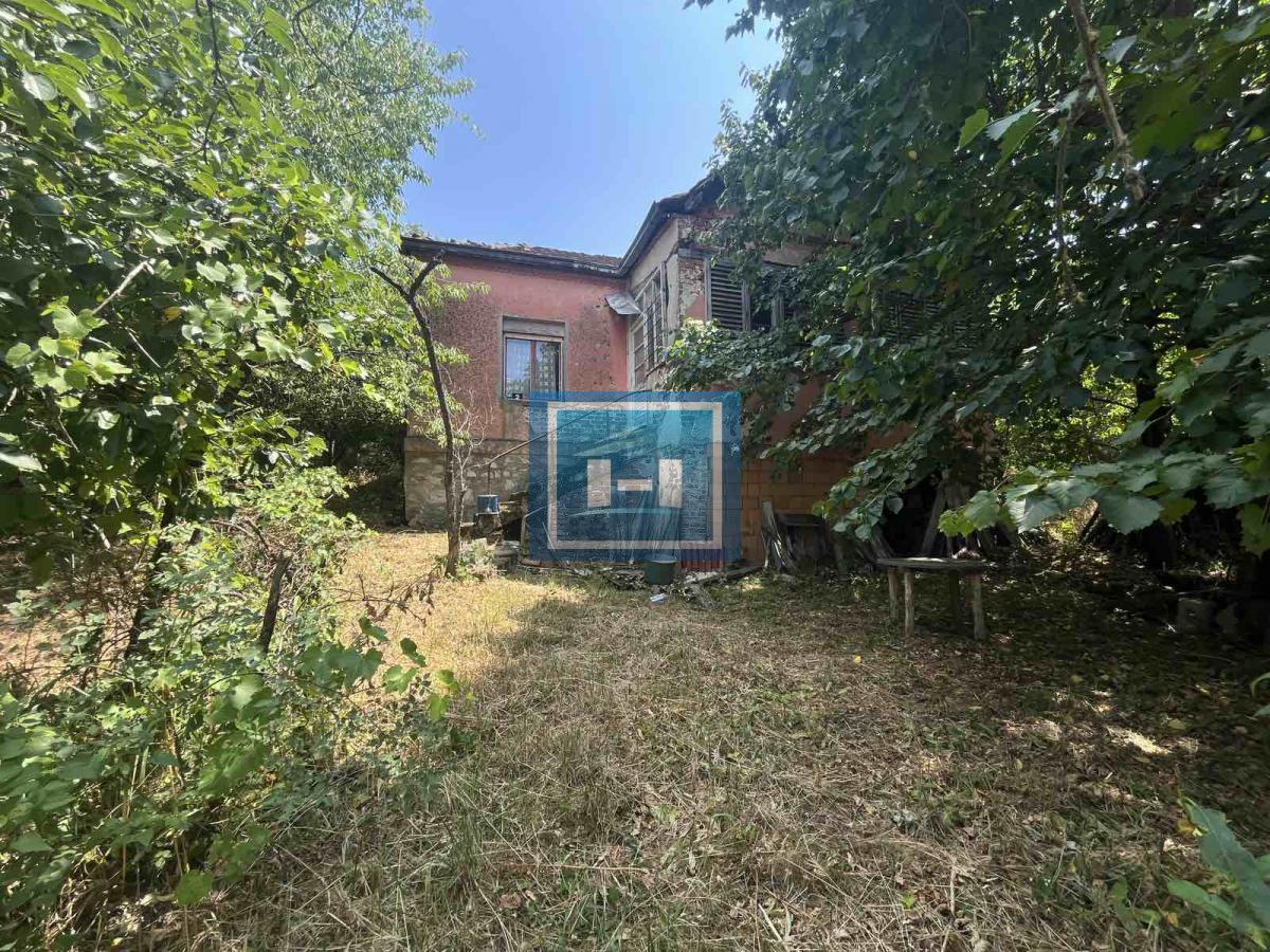 Kuća na 20a placa  odmah pored izletišta Potok