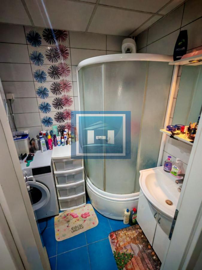 Trosoban stan u novogradnji sa parking mestom i podrumom