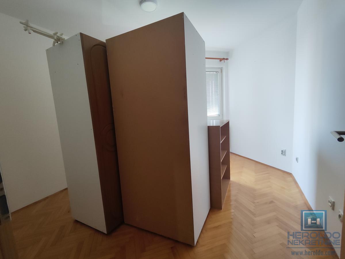 Trosoban stan u blizini Akva parka