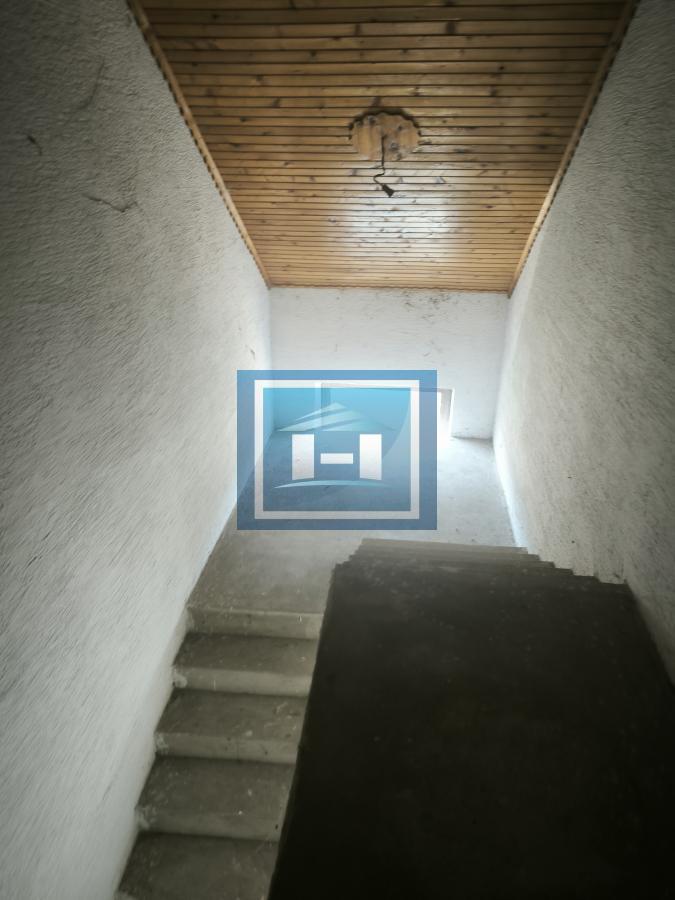 DVE KUĆE + POMOĆNI OBJEKAT NA PLACU OD 116,63 ARA