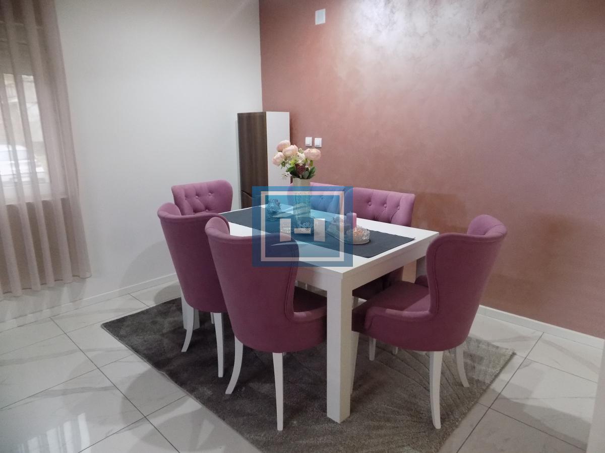 Stan u dva nivoa na idealnoj lokaciji!