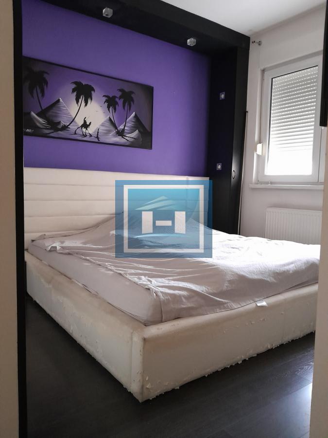 Na prodaju jednoiposoban stan – sam centar Kragujevca, pogled na crkvu!