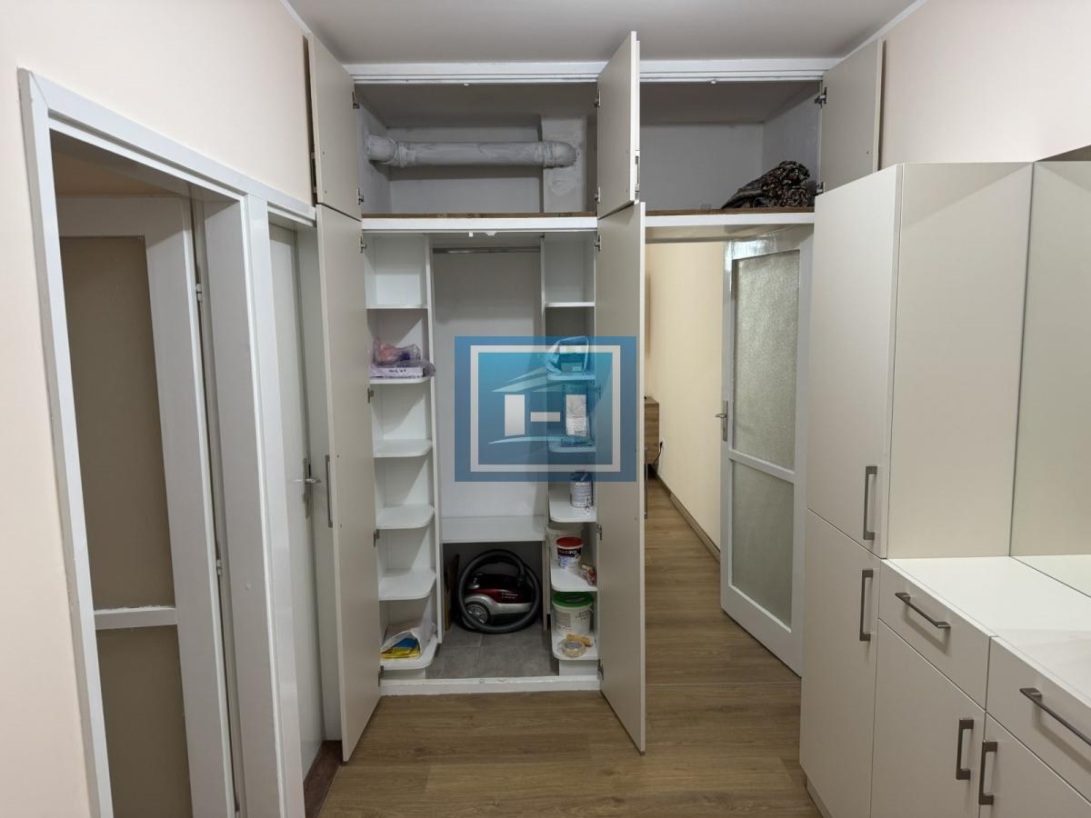 Prelep stan na Voždovcu – terasa + parking + prvi sprat!