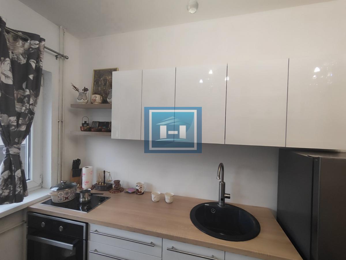 NAMEŠEN JEDNOSOBAN STAN NIŽE SPRATNOSTI U CENTRU JAGODINE