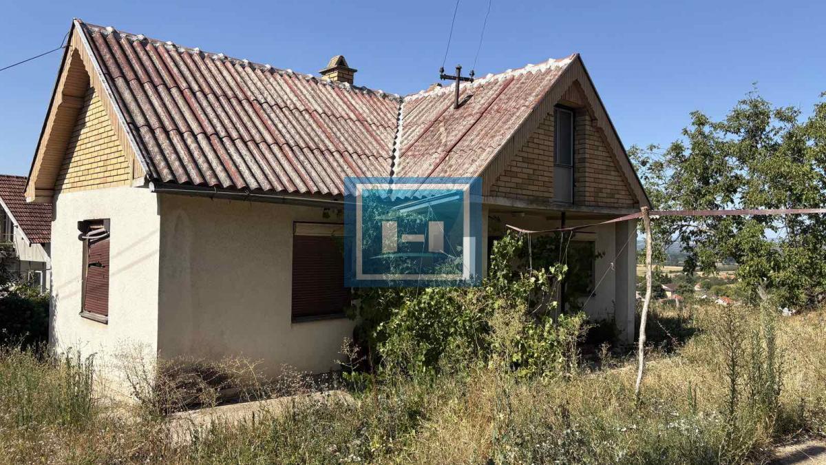 KUĆA SA ZEMLJIŠTEM – MIR I PRIRODA NA SAMO 10 MINUTA OD GRADA