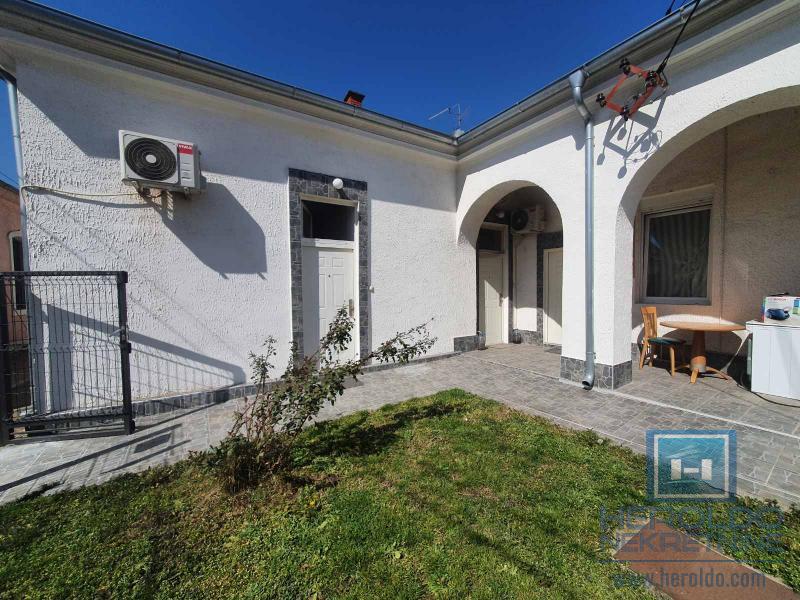 Stambena zgrada - 3 garsonjere