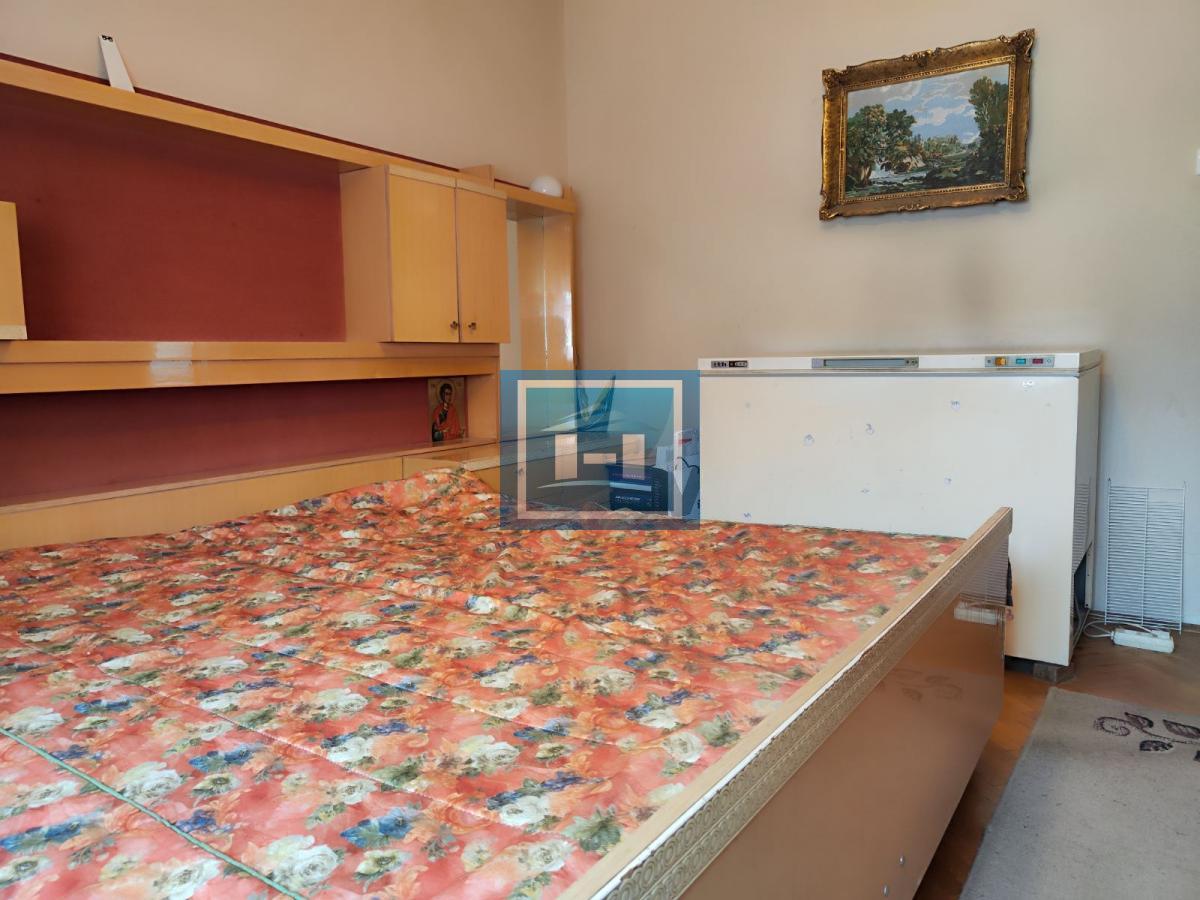 Trosoban stan na prvom spratu u Moravskom stilu u centru Jagodine