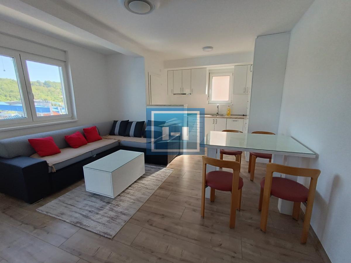 Prelep četverosoban stan kod Akva parka