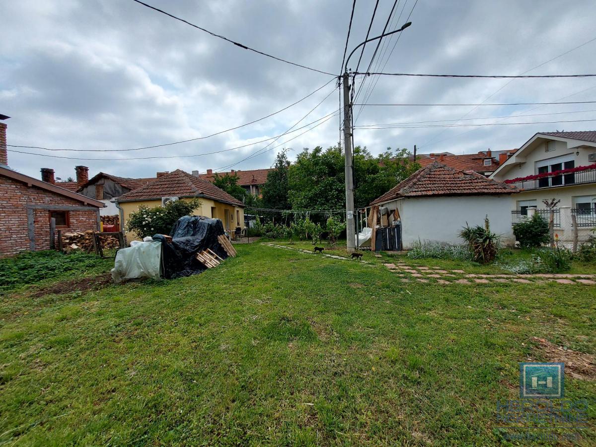 Manja kuća kod Akva Parka
