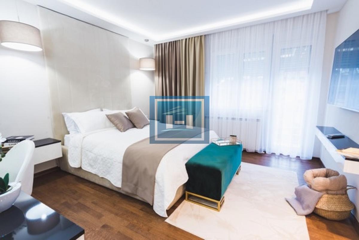 IZDAJE SE STAN U STROGOM CENTRU GRADA – U STARIM „MORAVSKI STIL“ ZGRADAMA